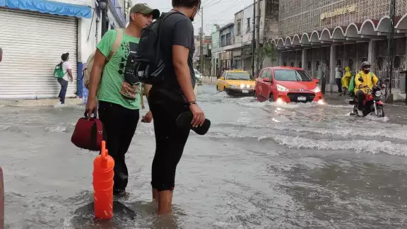 Varias calles del Centro de Mérida quedaron completamente inundadas