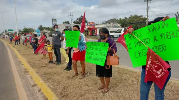 Bacalar, Cancún, Chetumal y Tulum fueron las ciudades en las que el Movimiento Antorchista convocó para hacer una 'cadena humana' Bacalar, Cancún, Chetumal y Tulum fueron las ciudades en las que el Movimiento Antorchista convocó para hacer una 'cadena humana'