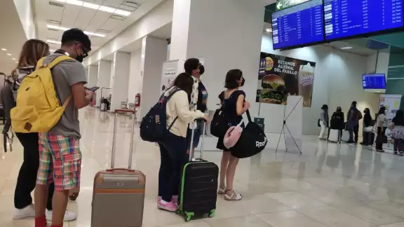 De los 33 vuelos, 12 son los vuelos programados de llegada al aeropuerto de Mérida De los 33 vuelos, 12 son los vuelos programados de llegada al aeropuerto de Mérida