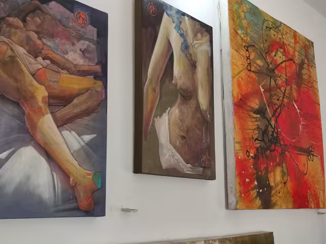 A los creadores se les brinda albergue y un área para trabajar