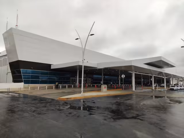 Viento del este y noreste de 15 a 30 km/h en la región con rachas de 50 a 60 km/h en costas de Campeche