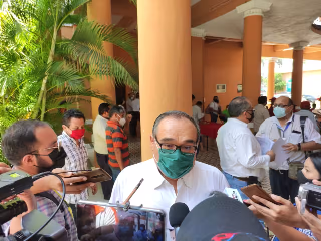 El senador asegura que la sociedad es la que se quedó sin respuestas, ya que la autoridad no han podido responder