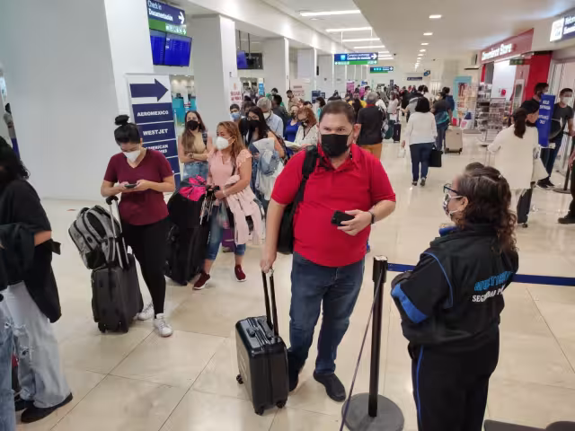 Hasta el momento, no se ha reportado algún retraso o cancelación de vuelo, a pesar del clima