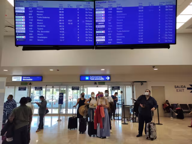 Entre los vuelos se encuentran el 1100 de Viva Aerobús y 201 de Volaris