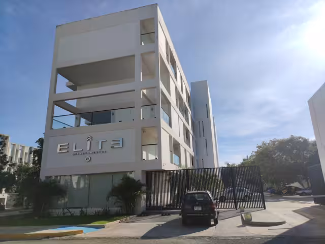 Elementos de la policía estatal se encuentra resguartando el edificio