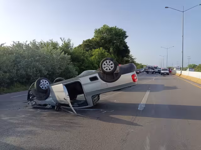 Pese al fuerte accidente, sólo se registraron daños materiales