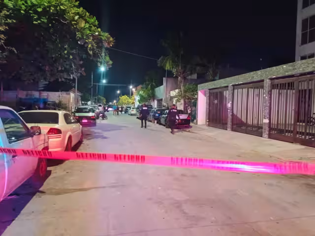 En el lugar Servicios Periciales ya procesan el área donde quedaron varios castillos percutidos