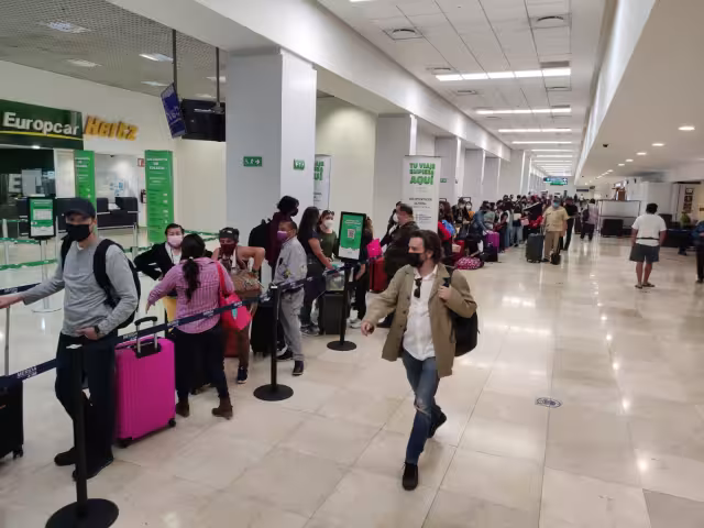 Aeroméxico aclara situación en vuelo y niega discriminación a pasajera