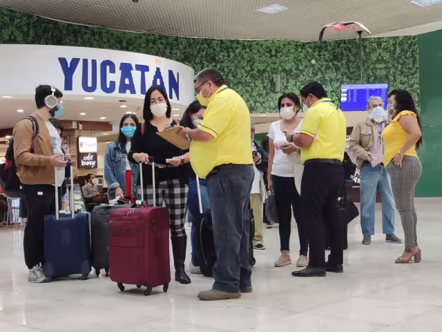Los pasajeros tuvieron que esperar a que las fallas fueran revisadas