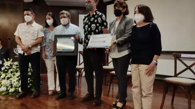 El escritor también ha destacado por ser guionista de series biográficas para televisión