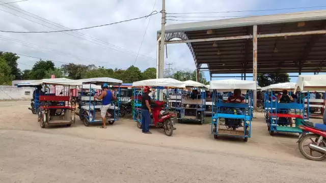 Más de 120 mototaxistas se reunieron en el domo principal de Peto