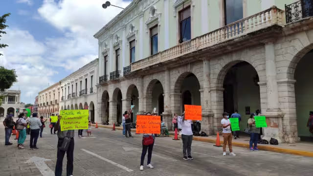 Cerca de 80 maestros han sido afectados, por lo que piden la renuncia de su líder sindical