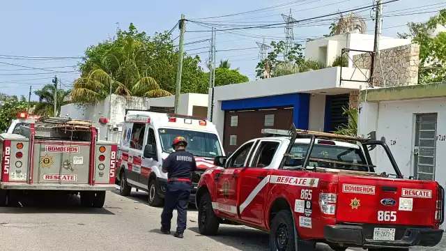 El trabajador quedó colgado de una pierna