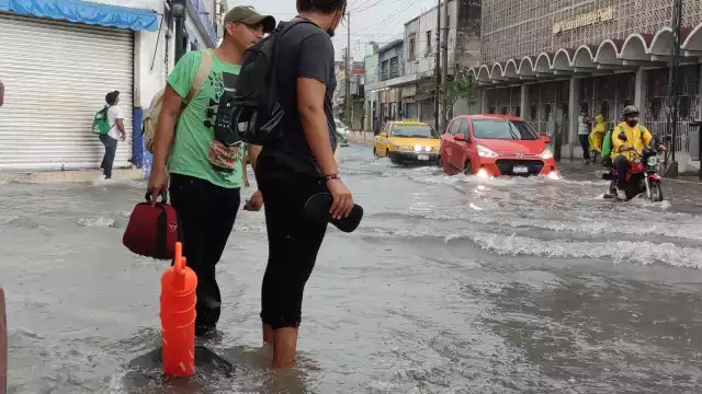 Varias calles del Centro de Mérida quedaron completamente inundadas