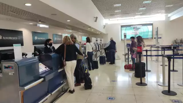 En los próximos minutos está por llegar uno de Aeroméxico, a las 10:30 Magnichartes, ambos de la Ciudad de México