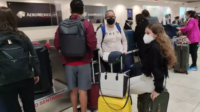 Algunos viajeros indicaron que perderán un día de trabajo, debido a la cancelación del vuelo Mérida- CDMX