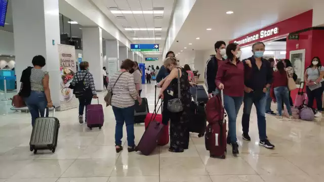 Desde muy temprano iniciaron las actividades en la terminal aérea previo al Día del Niño