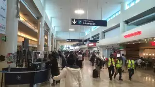 Los vuelos en el aeropuerto de Cancún registran buena afluencia este viernes