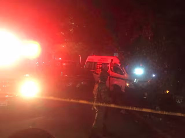 Conductor provoca accidente en la Región 101 de Cancún