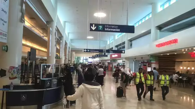 Los vuelos en el aeropuerto de Cancún registran buena afluencia este viernes
