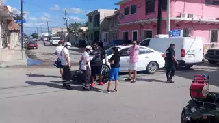 Vecinos se quejaron del conductor del auto por no respetar la señal de alto