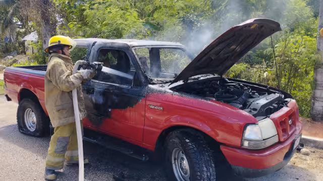 toda la cabina del vehículo, en la colonia CTM. La causante fue detenida y llevada a la Comandancia