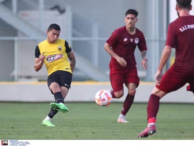 Orbelín Pineda tuvo minutos en la derrota del AEK Atenas en la Europa League