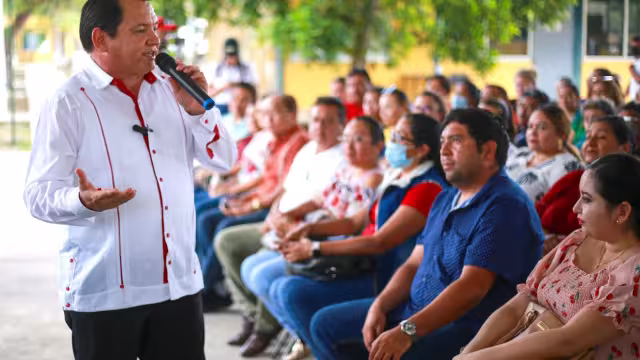 Joaquín Díaz Mena exhortó a los directores de planteles a participar en la mejora de los mismos
