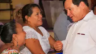 El Delegado del Gobierno federal entonó una canción para conmemorar el 10 de mayo