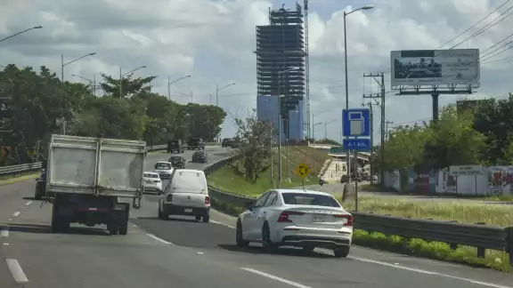 La SICT explicó que los trabajos en el Periférico de Mérida forman parte de un paquete que podría iniciarse el próximo año La SICT explicó que los trabajos en el Periférico de Mérida forman parte de un paquete que podría iniciarse el próximo año