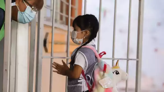 El modelo híbrido también llamado semipresencial, se refiere a un programa educativo formal El modelo híbrido también llamado semipresencial, se refiere a un programa educativo formal