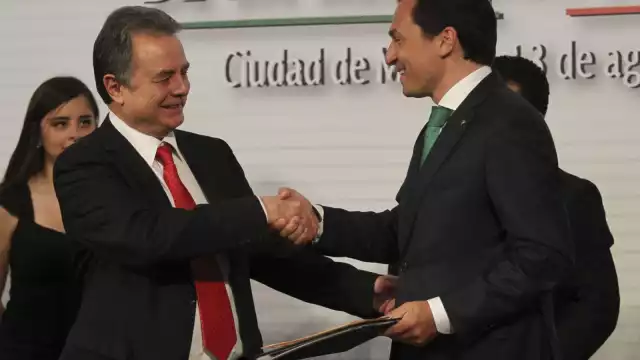Pedro Joaquín Coldwell y Emilio Lozoya Austin durante la "Presentación de la Rondas Cero y Uno de la Reforma Energética" en 2014 (Cuartoscuro)