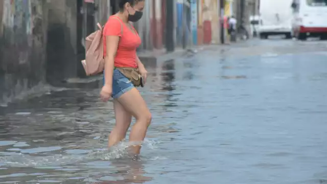 Este viernes se espera cielo parcialmente nublado por la mañana y nublado por la tarde, con lluvias puntuales fuertes
