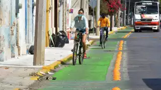 Llaman a utilizar cintas reflectoras en la ropa, la bici o el casco como recursos de notoriedad