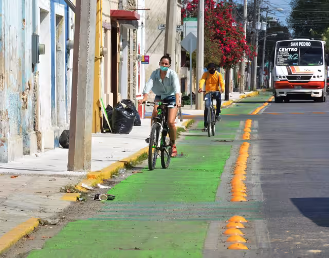 Llaman a utilizar cintas reflectoras en la ropa, la bici o el casco como recursos de notoriedad