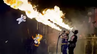 Los peluches del Dr. Simi se han vuelto tendencia en los conciertos en México