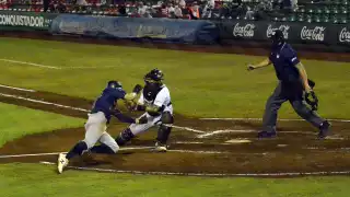 Tigres revienta a Jake Thompson e iguala la serie ante los melenudos