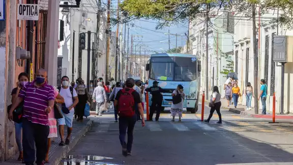 El máximo de temperatura se tendrá al medio día El máximo de temperatura se tendrá al medio día