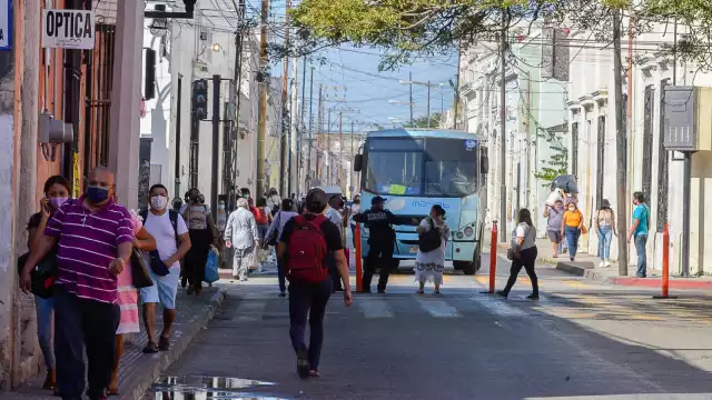 Usuarios del servicio tuvieron que caminar largas distancias para hallar su paradero