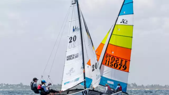 Veleristas galos sin líderes de la categoría A en la  la Copa Cummins en Telchac Puerto