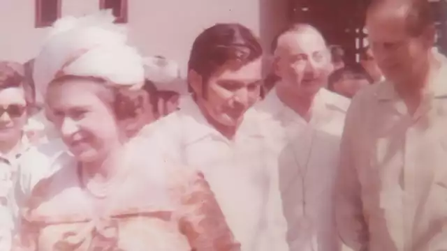 En febrero de 1975 la Monarca británica recorrió la tierra del faisán y del venado, donde estuvo cerca de 24 horas