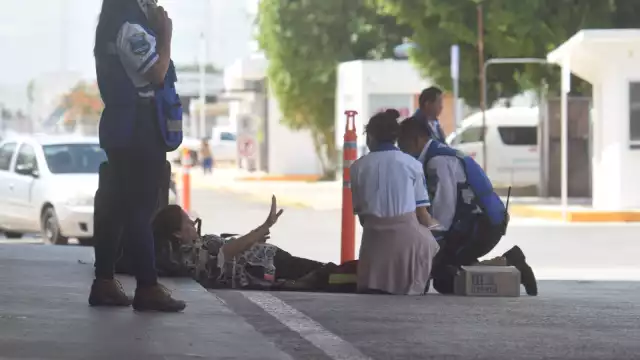 La mujer tuvo que cancelar su viaje para ser trasladada al hospital