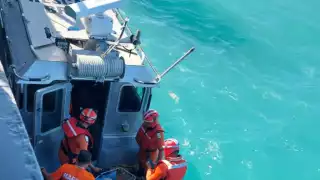 Marina rescata a adulto mayor que estaba en buque de Miami E.U.A.