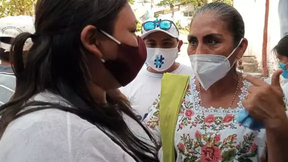 Melba Gamboa escuchó atenta las necesidades de los pobladores de Yaxcabá Melba Gamboa escuchó atenta las necesidades de los pobladores de Yaxcabá