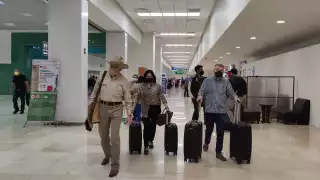 Los pasajeros de los vuelos 759 y 824 de Volaris y Aeroméxico que llegaron entre las 10:00 y 10:15 horas