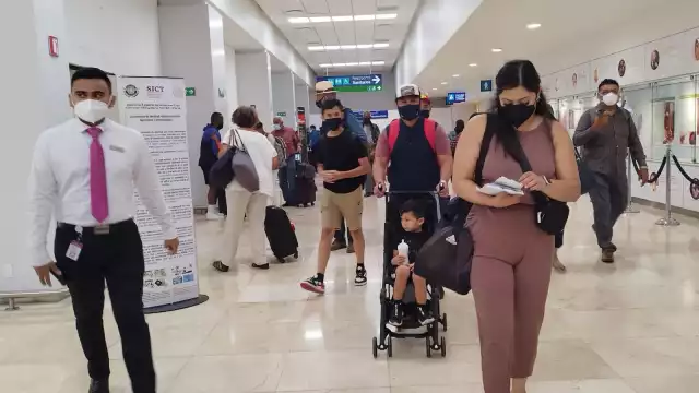 En cuanto a salidas el primero fue el 821 de Aeroméxico a la capital del país a las 06:01 horas