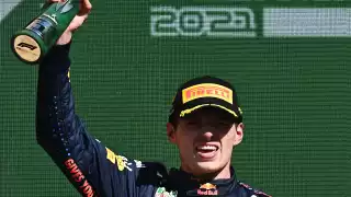 Verstappen se encuentra a la cabeza del tablero de pilotos con 19 puntos