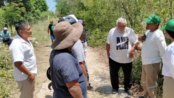 Vecinos dialogaron con los empleados; dos jóvenes que no tenían capacidad de resolver el conflicto Vecinos dialogaron con los empleados; dos jóvenes que no tenían capacidad de resolver el conflicto