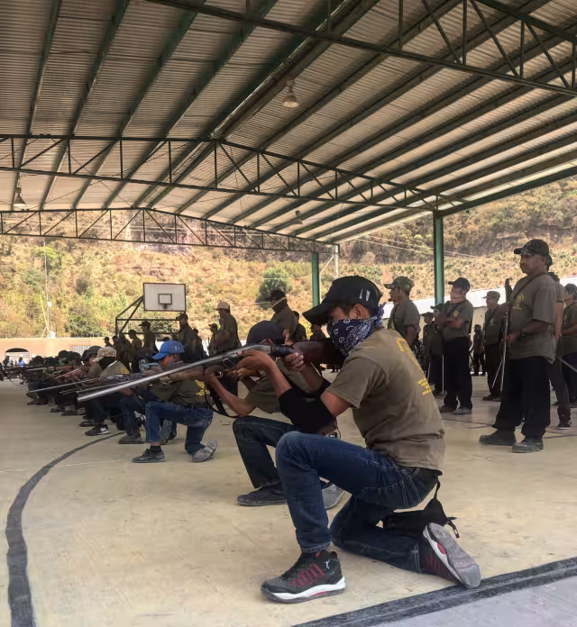 Se estima que aproximadamente 40 niños integran la policía comunitaria