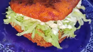 Los pambazos son uno de los patillos qie no pueden faltar en casa de un mexicano estas fiestas patrias